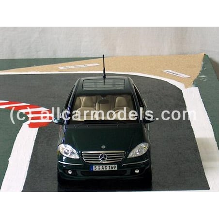 Maisto Dealer Pack 1/18 Mercedes Benz A Class Dealer Packing