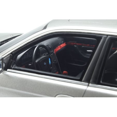 Otto Mobile 1/18 BMW E38 750 IL 1995 James Bond 007