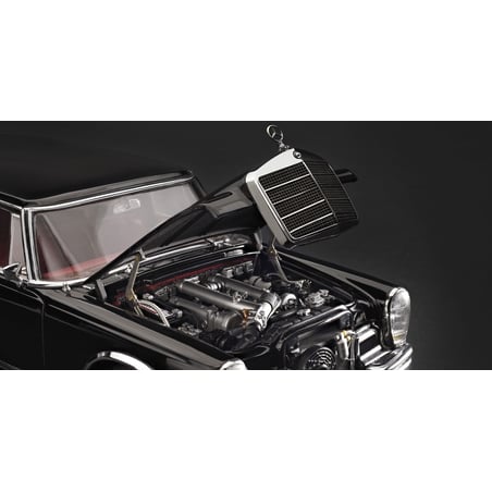 CMC 1/18 Mercedes Benz 600 Pullman(W100)