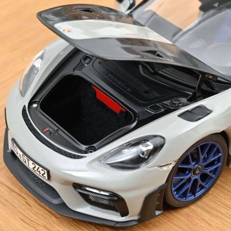 Norev 1/18 Porsche Cayman 718 GT4 RS Weissach package 2023