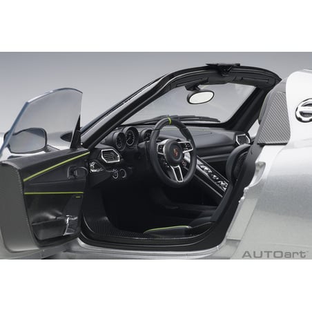 Autoart 1/18 Porsche 918 Spyder Weissach Package 2013