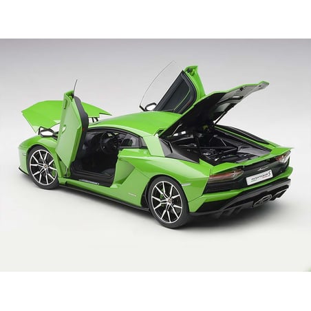 1:18 Lamborghini Aventador S (AUTOart)