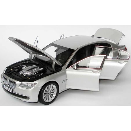 Kyosho 1/18 BMW 7 series F02