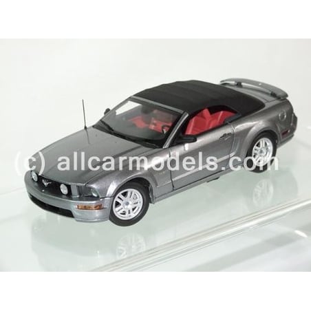 1:24 Ford Mustang GT Convertible- 2007 Limited Edition (Franklin Mint)