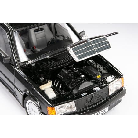Norev Dealer Pack 1/18 Mercedes-Benz 190 E 2.3 - 16 (W201) 1984-88