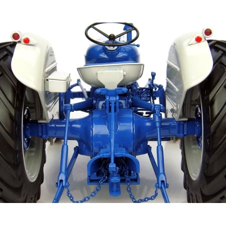 Universal Hobbies 1/16 Fordson Super Dexta New Performance 1963