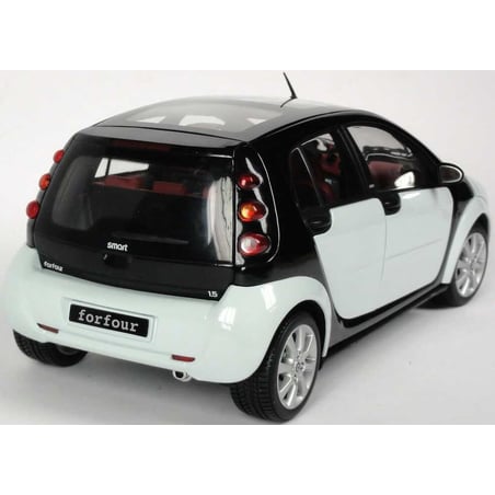 Kyosho 1/18 Smart ForFour