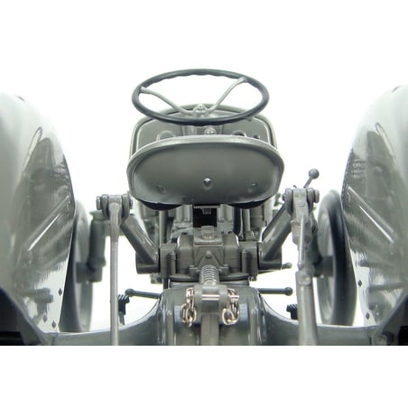 Universal Hobbies 1/16 Massey Ferguson TE 20 The Little Grey"