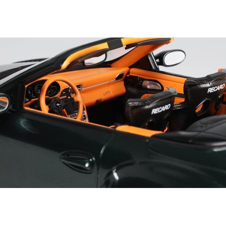 GT Spirit 1/18 Porsche 911 (997.2) Old & New Tokyo Car Salon with golden Rims 2010