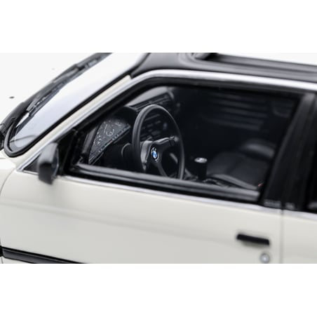 Otto Mobile 1/18 BMW E30 325i TC2 Baur 1988