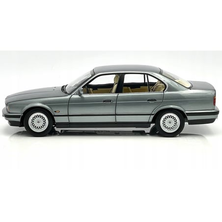 Minichamps 1/18 BMW 5 Series 535i (E34) 1988