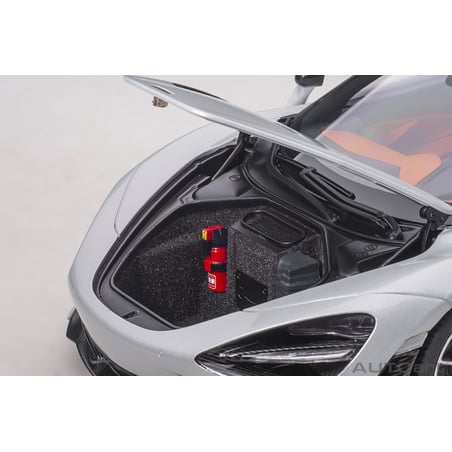 1/18 McLaren 720S