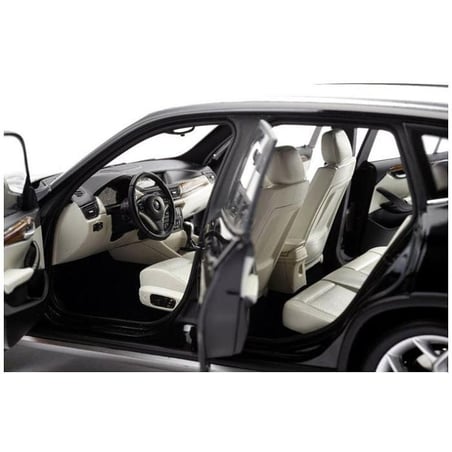 Kyosho 1/18 BMW X1 XDrive 28i (E84)