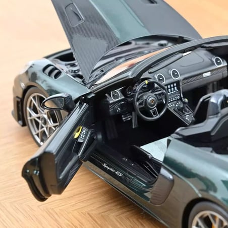 Norev 1/18 Porsche 718 Spyder RS with Weissach package 2023