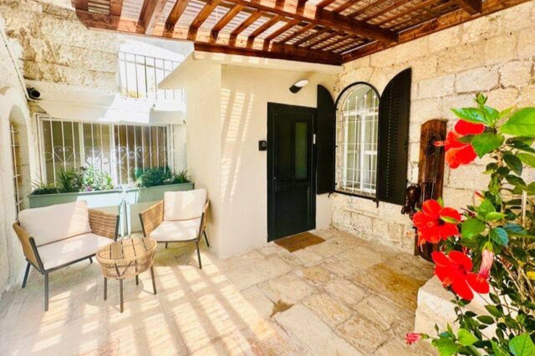 צימר למשפחות בירושלים - 3 חדרי שינה עם פטיו וג'קוזי in ירושלים, ירושלים, ישראל