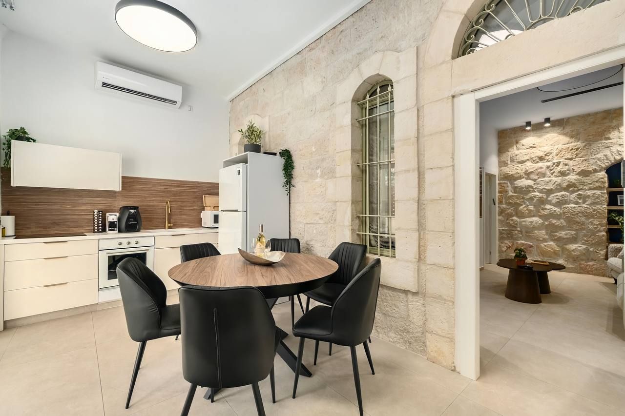סוויטה עם גינה וג'קוזי in ירושלים, ירושלים, ישראל