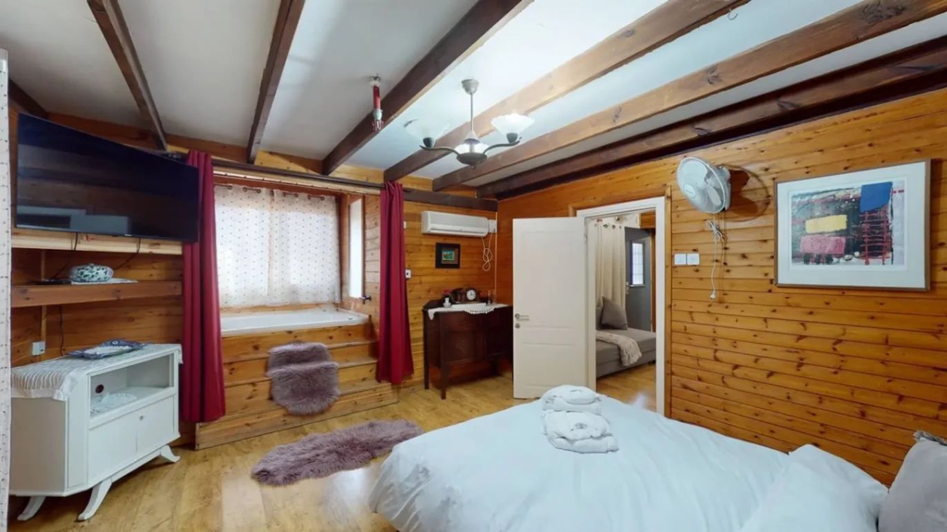 Yotam Family Cabin - Beit HaZora in Menahemya, Kinneret, Israel