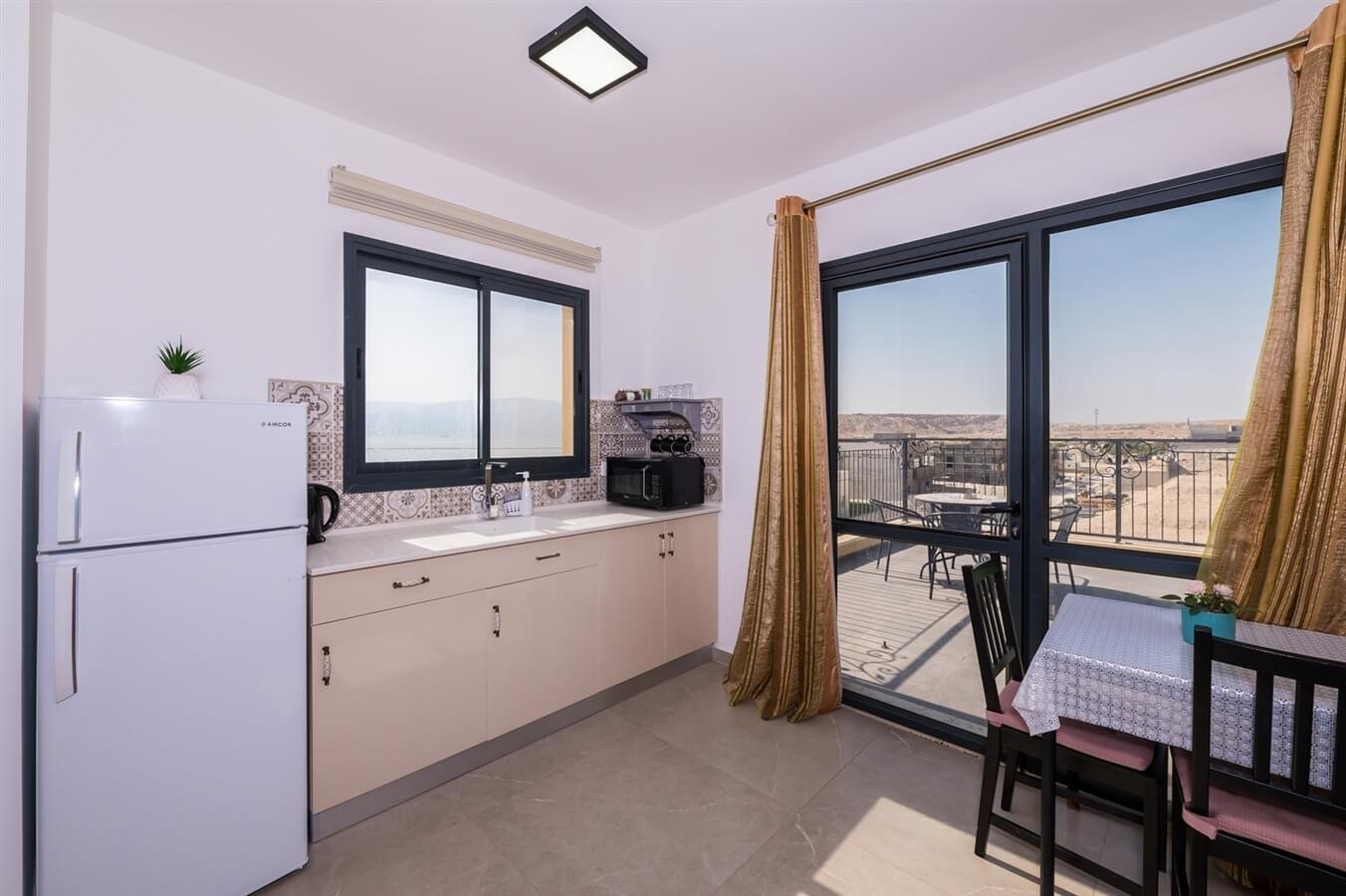 Zohar dans le désert - Studio avec jacuzzi et balcon - Image 14