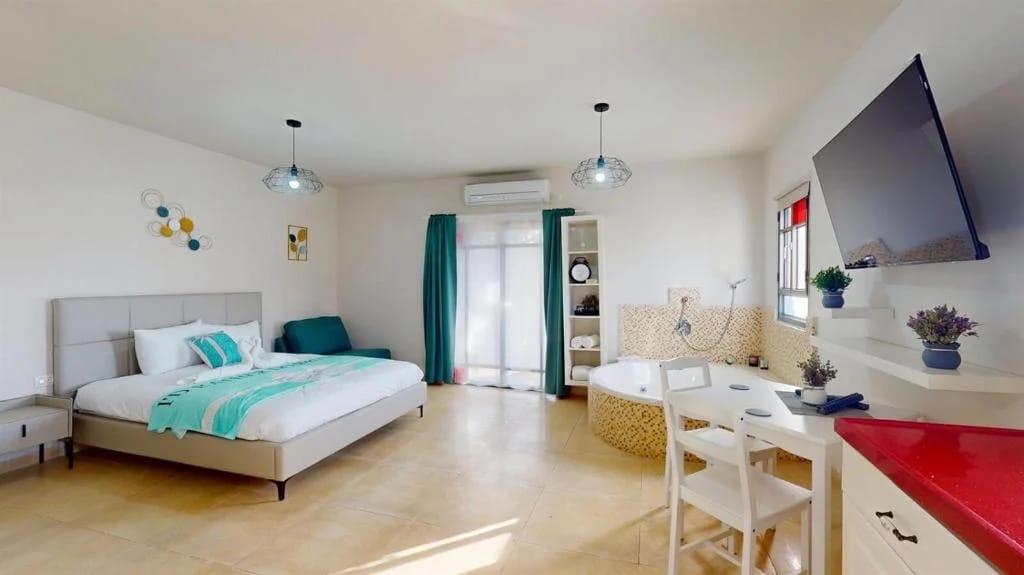 Suite mit privatem Pool und Innenhof – Tiffany-Suiten in Had-Nes, Golanhöhen und Hermon, Israel