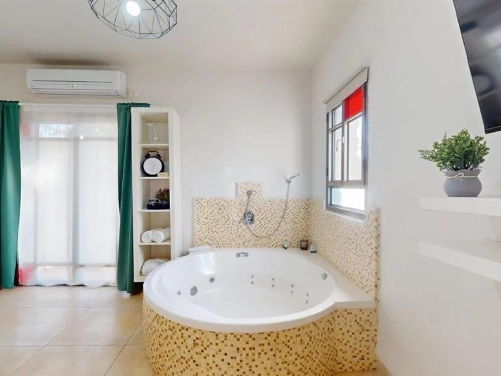 Люкс с собственным бассейном и внутренним двориком - Tiffany Suites 3