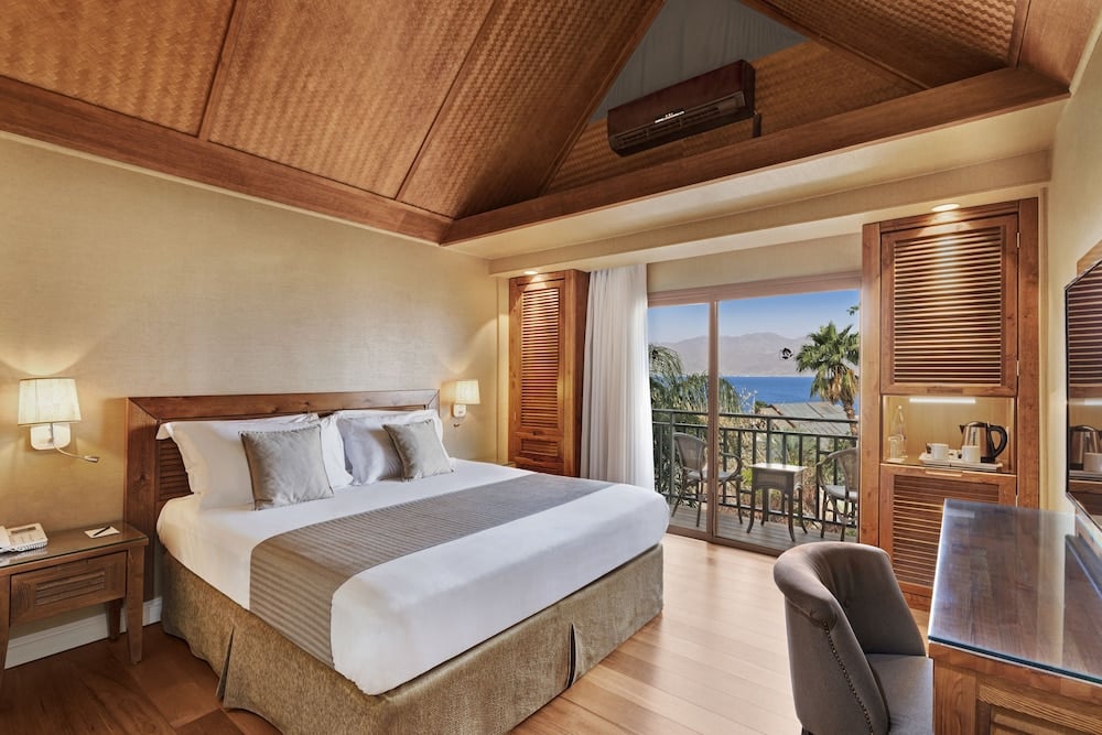 Luxury Suite with Open Sea View - 1