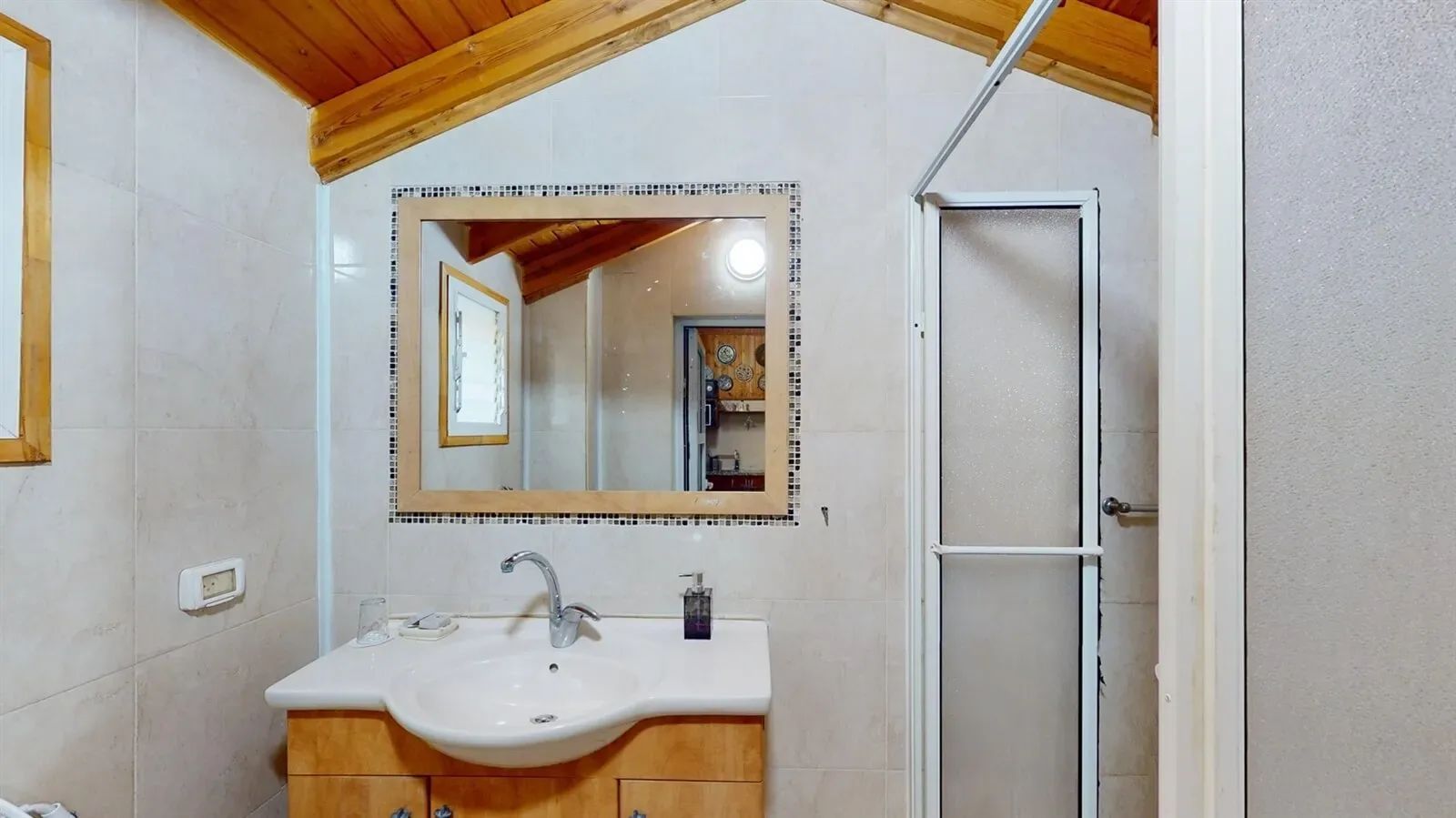 B&B for a couple with a jacuzzi in Menahemya, Kinneret, Israel