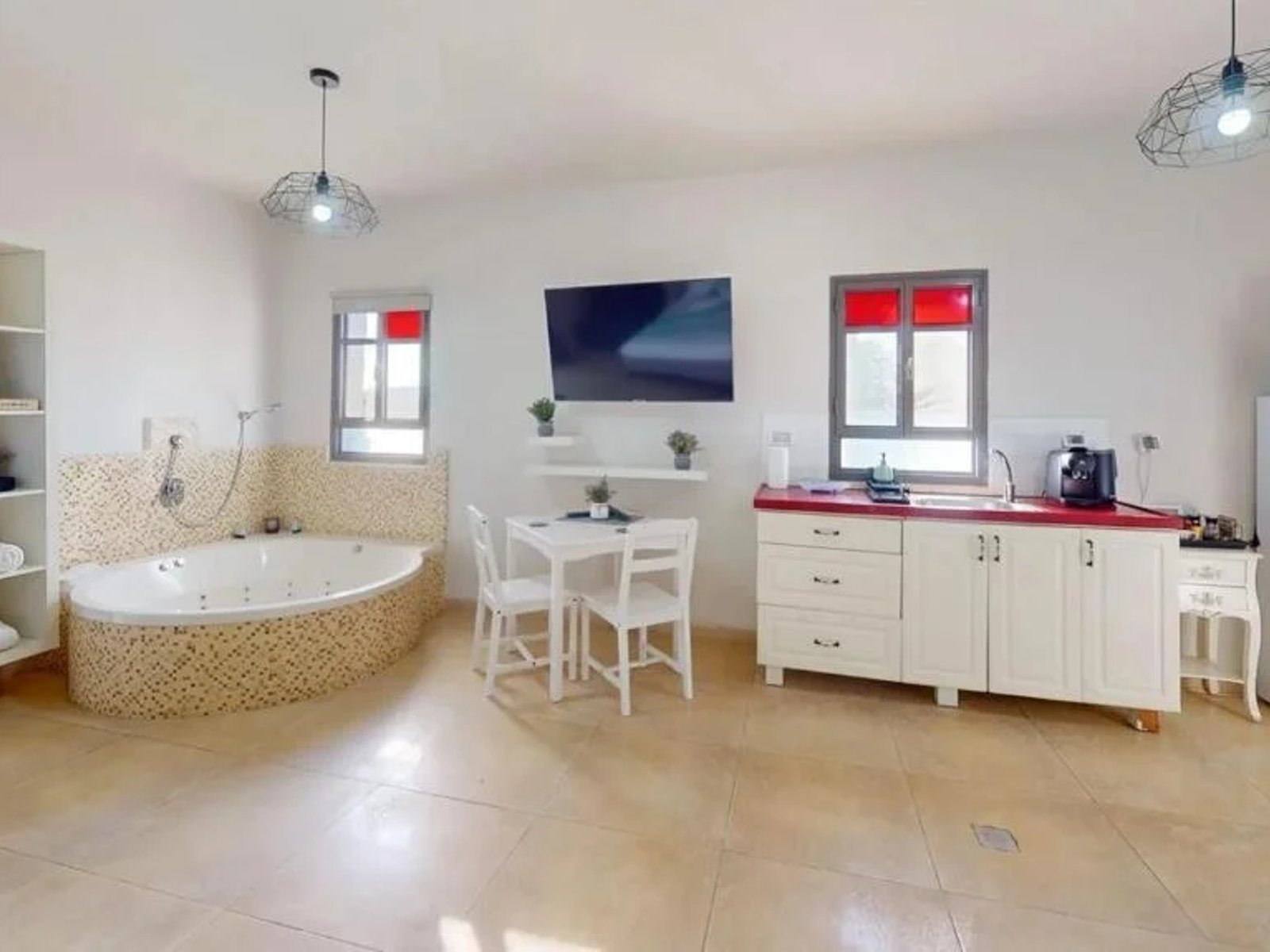 Люкс с собственным бассейном и внутренним двориком - Tiffany Suites 4