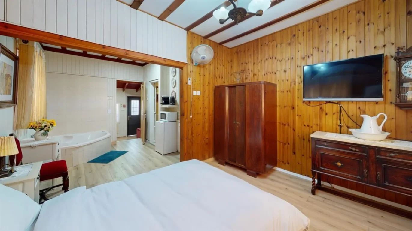 Romantic cabin with jacuzzi in the Galilee in Menahemya, Kinneret, Israel
