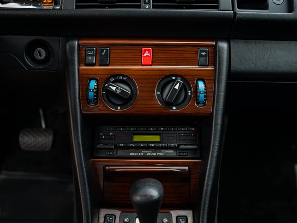 Mercedes Benz W124 300E - 1986