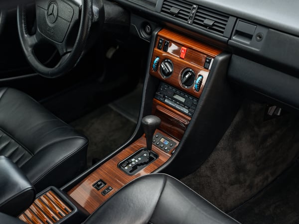 Mercedes Benz W124 300E - 1986
