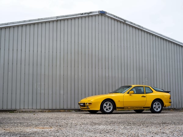 Porsche 944 2.5L - 1985