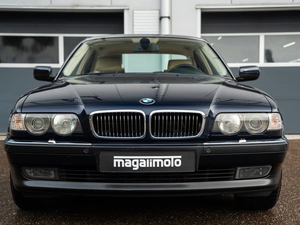 BMW E38 750i - 1999