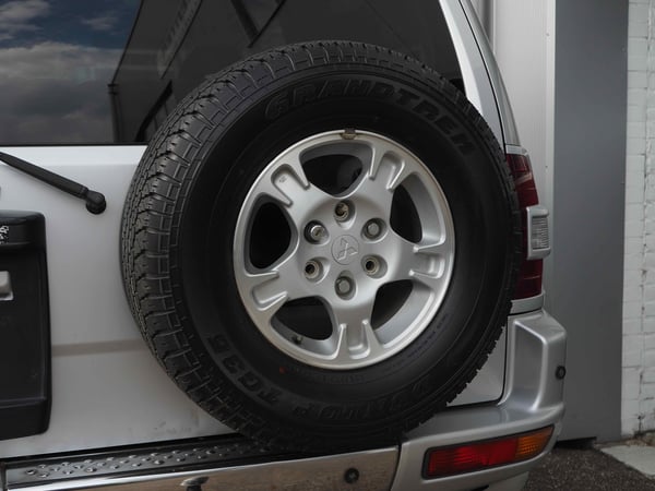 Mitsubishi Pajero V60 3.5 V6 GDI  Short Body - 2000
