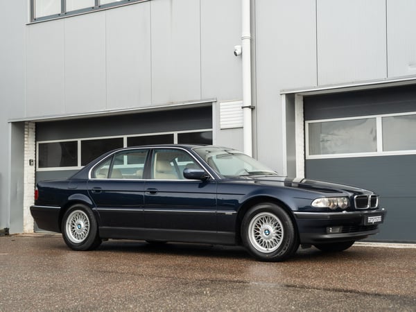 BMW E38 750i - 1999