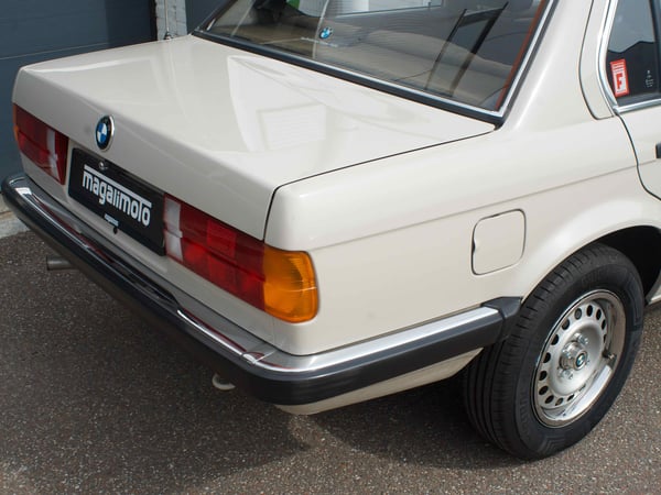 BMW E30 318iA Sedan - 1985