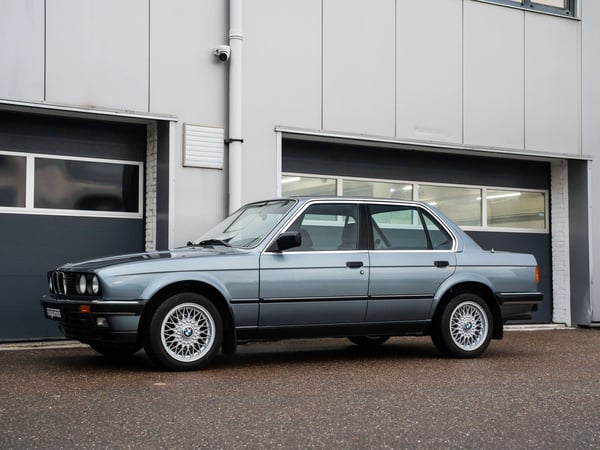 BMW E30 320i Sedan - 1984