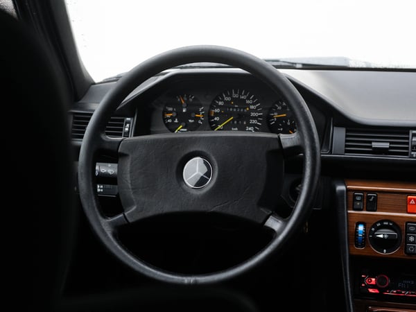 Mercedes Benz W124 300E - 1988
