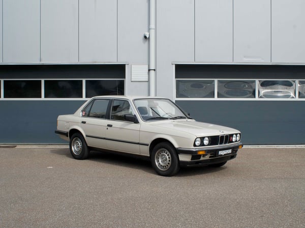 BMW E30 318iA Sedan - 1985
