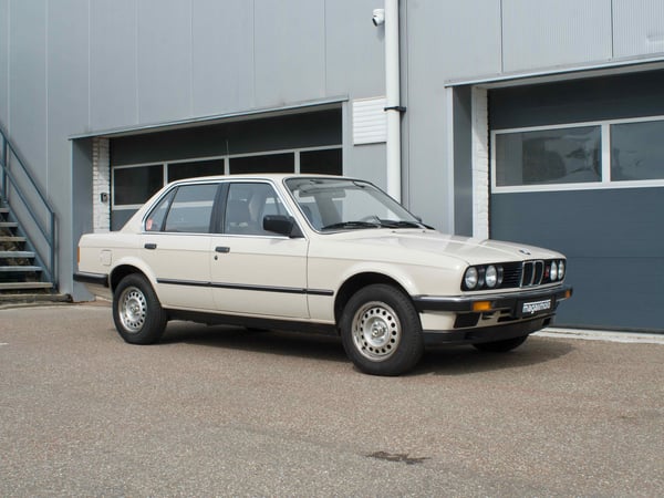BMW E30 318iA Sedan - 1985