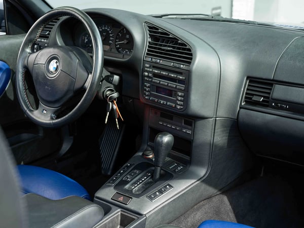 BMW E36 320iA Cabrio Individual - 1999