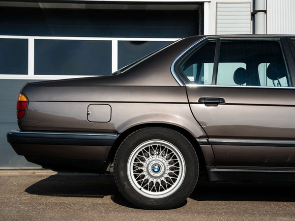 BMW E32 730i - 1987