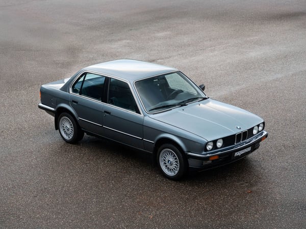 BMW E30 320i Sedan - 1984