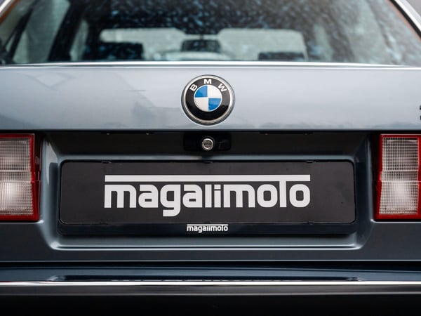 BMW E30 320i Sedan - 1984