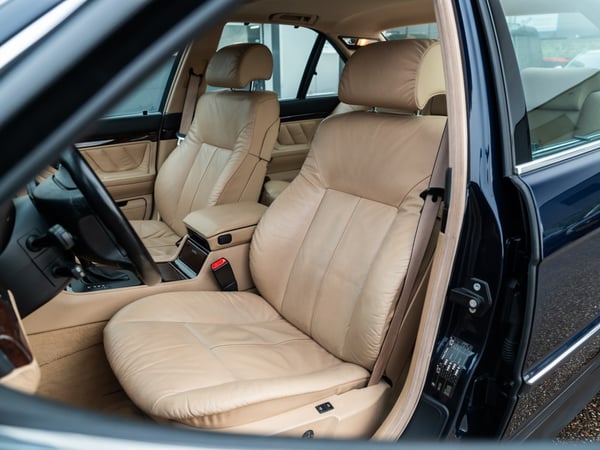 BMW E38 750i - 1999