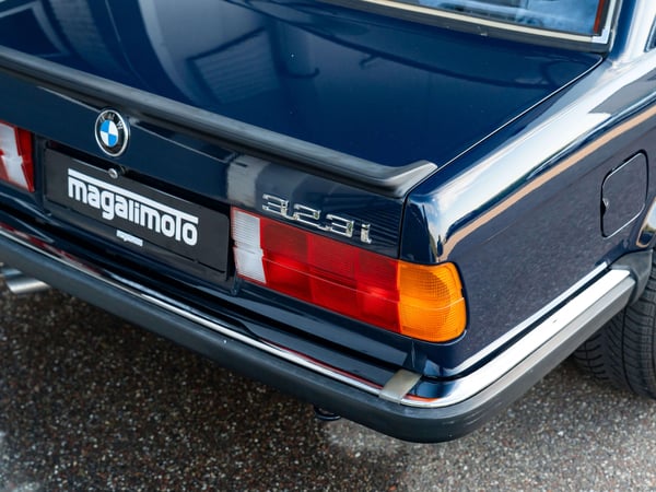 BMW E30 323i Coupe - 1984