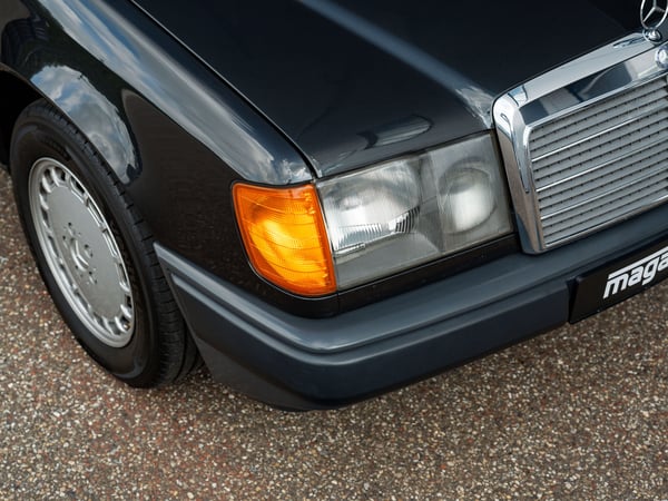 Mercedes Benz W124 300E - 1986