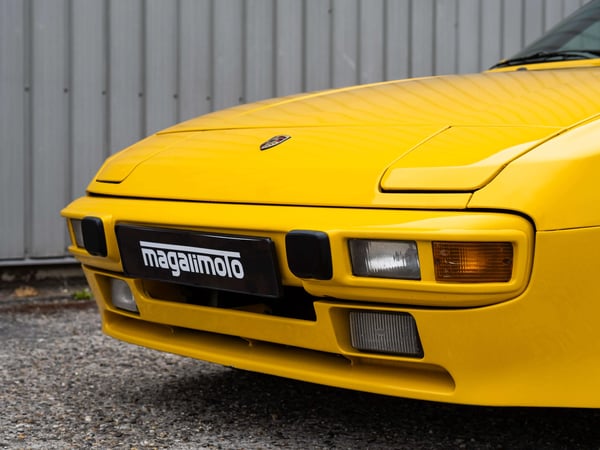 Porsche 944 2.5L - 1985