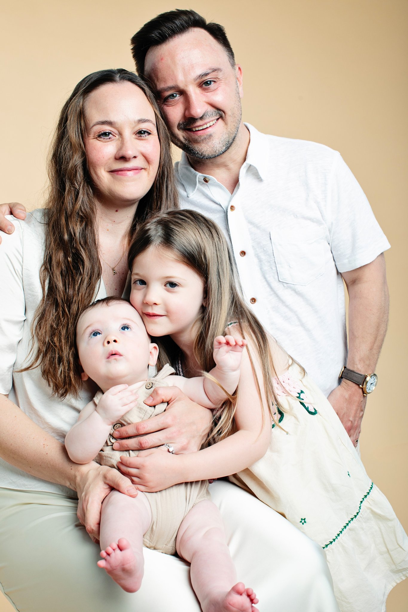 A family of four in the Daysee studio