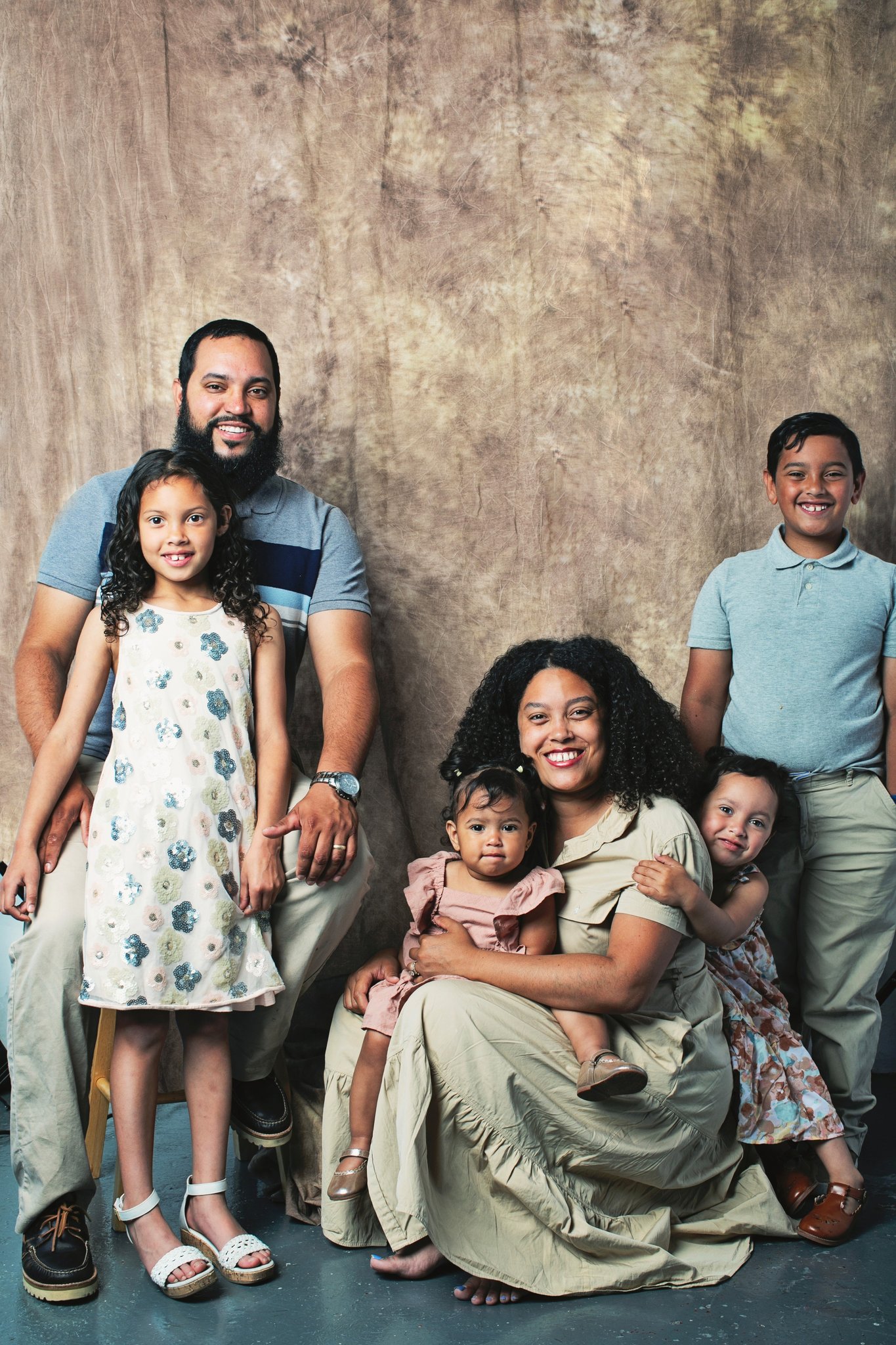 A family of seven on a canvas backdrop