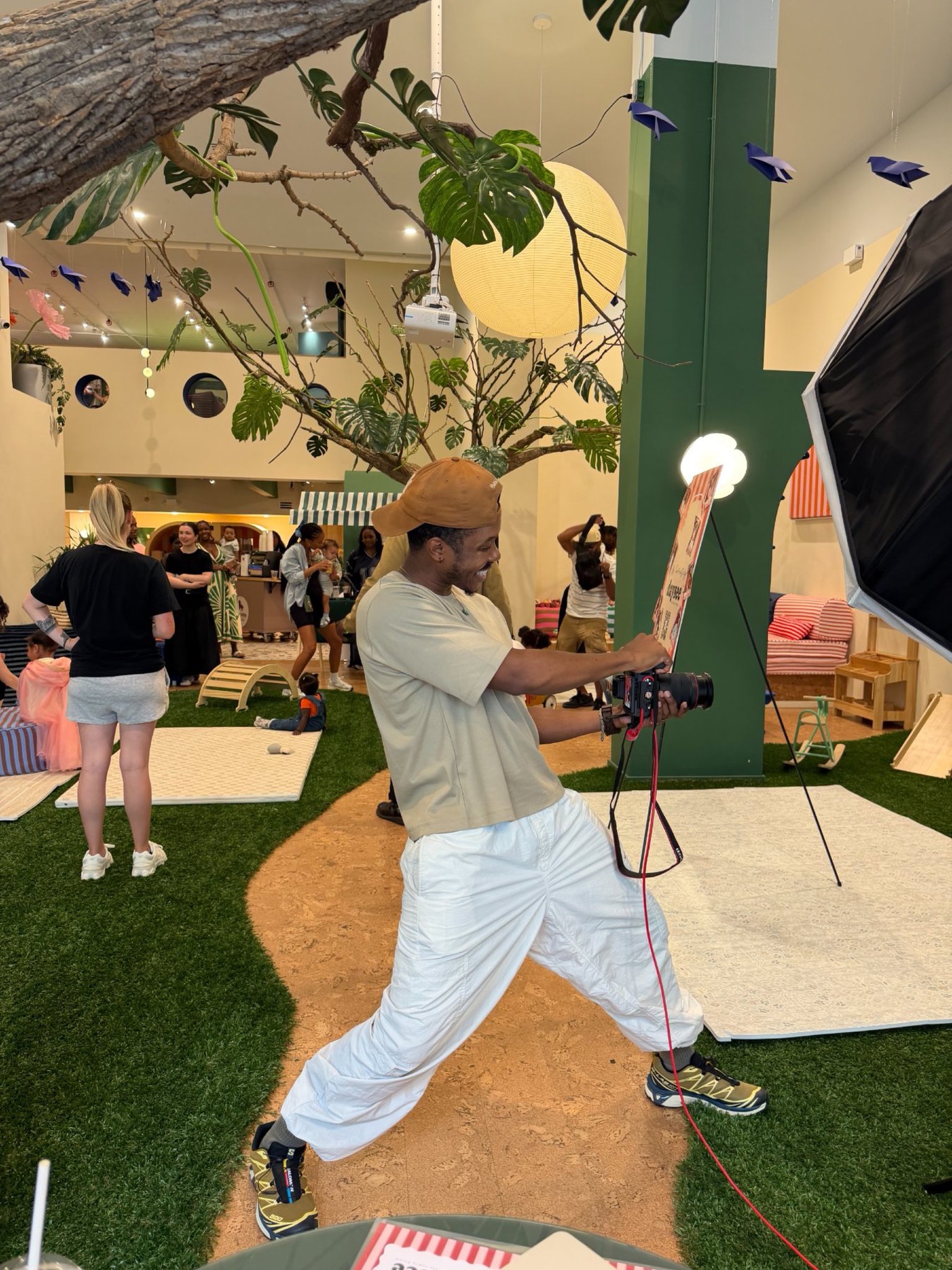 A Daysee photographer lunging to get the shot